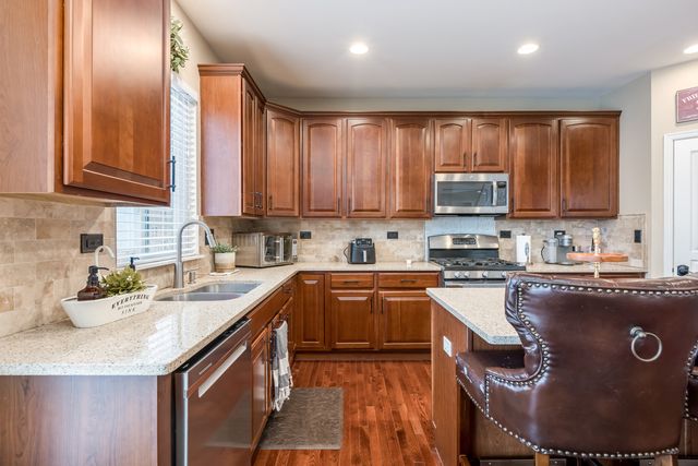 908 Blue Ridge Drive, Streamwood, IL 60107