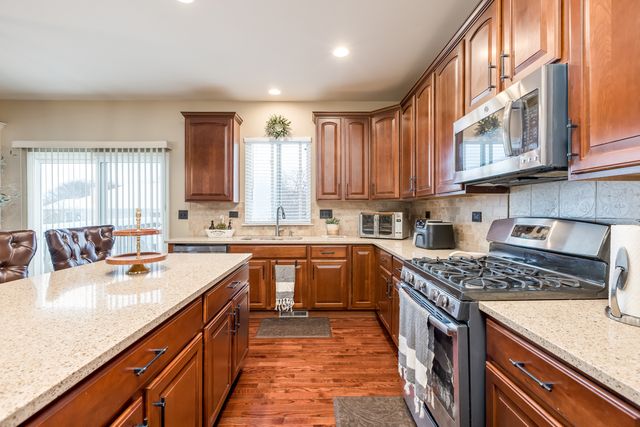 908 Blue Ridge Drive, Streamwood, IL 60107