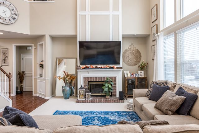 908 Blue Ridge Drive, Streamwood, IL 60107