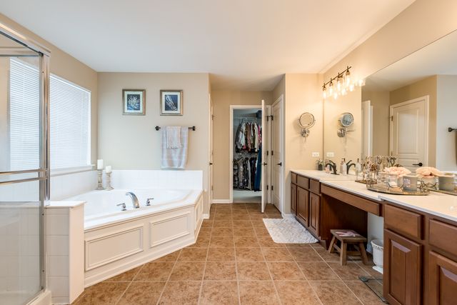 908 Blue Ridge Drive, Streamwood, IL 60107