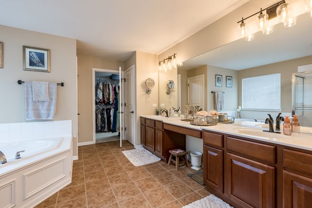 908 Blue Ridge Drive, Streamwood, IL 60107