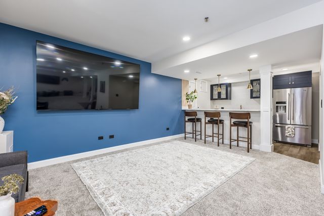 908 Blue Ridge Drive, Streamwood, IL 60107