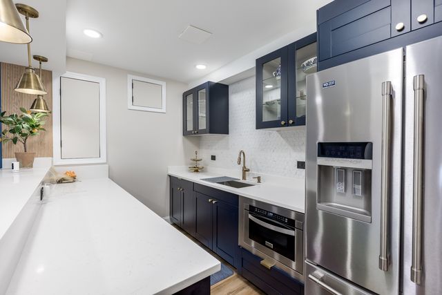 908 Blue Ridge Drive, Streamwood, IL 60107