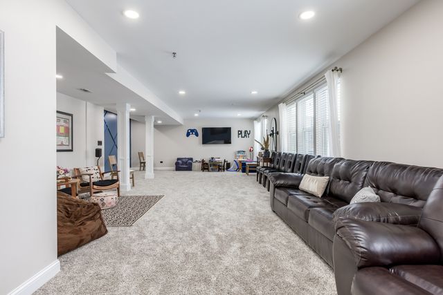 908 Blue Ridge Drive, Streamwood, IL 60107