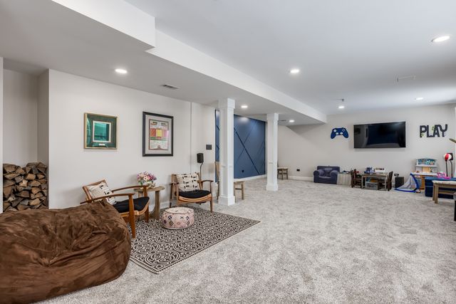 908 Blue Ridge Drive, Streamwood, IL 60107