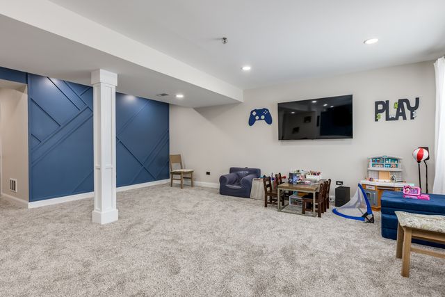 908 Blue Ridge Drive, Streamwood, IL 60107