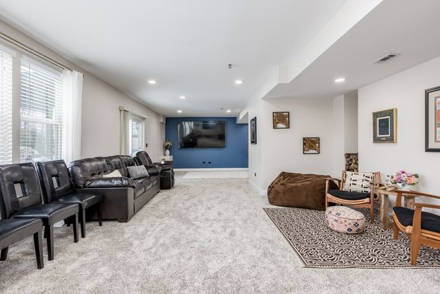 908 Blue Ridge Drive, Streamwood, IL 60107