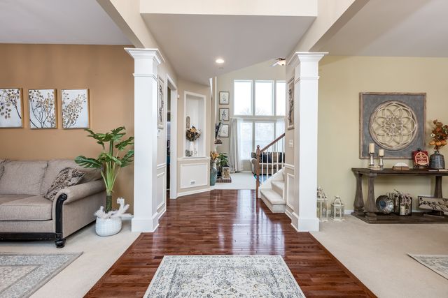 908 Blue Ridge Drive, Streamwood, IL 60107