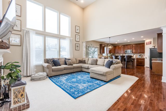 908 Blue Ridge Drive, Streamwood, IL 60107