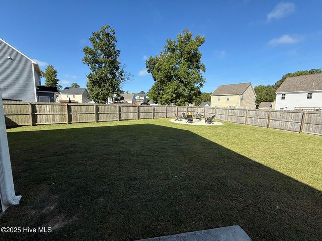 107 Shagbark Court, Jacksonville, NC 28546
