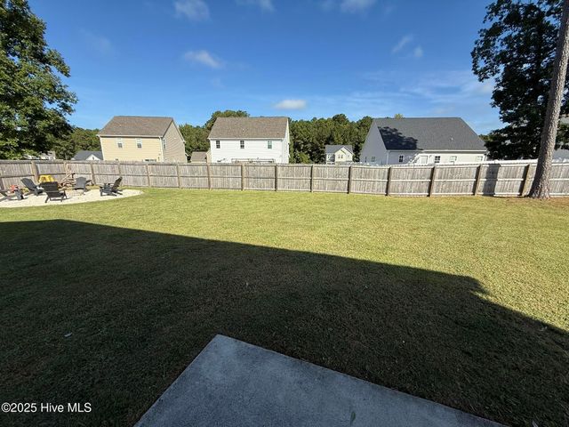 107 Shagbark Court, Jacksonville, NC 28546