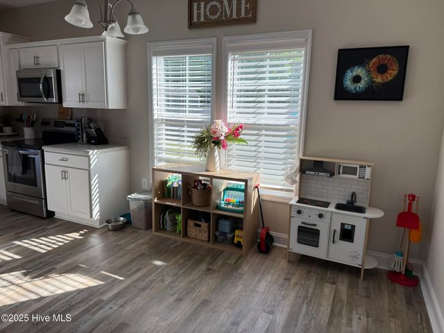107 Shagbark Court, Jacksonville, NC 28546