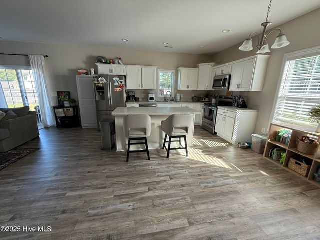 107 Shagbark Court, Jacksonville, NC 28546