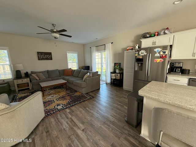 107 Shagbark Court, Jacksonville, NC 28546