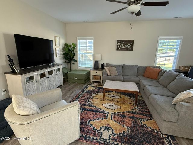 107 Shagbark Court, Jacksonville, NC 28546