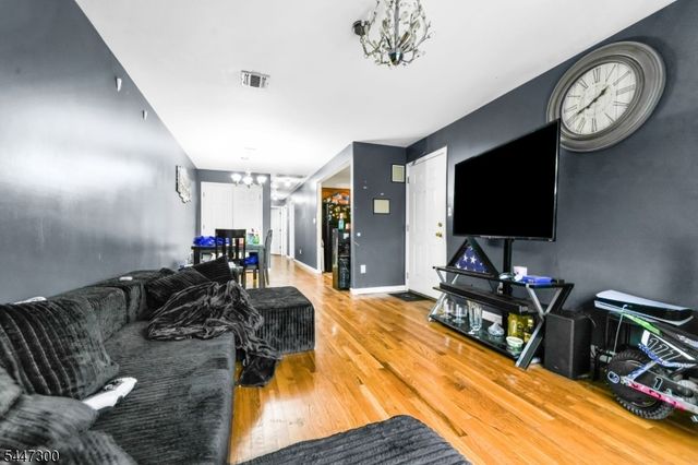64 Brunswick St, Newark City, NJ 07114