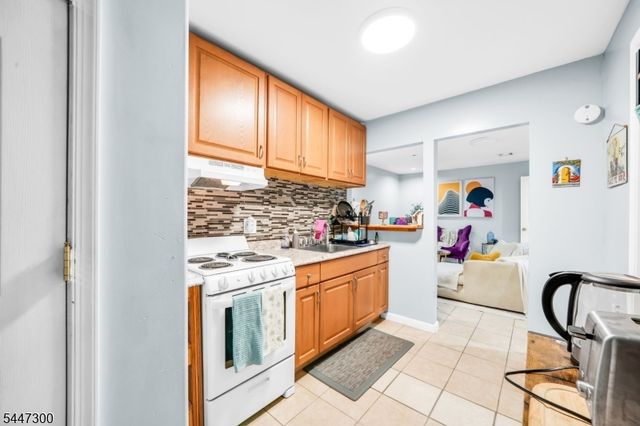 64 Brunswick St, Newark City, NJ 07114