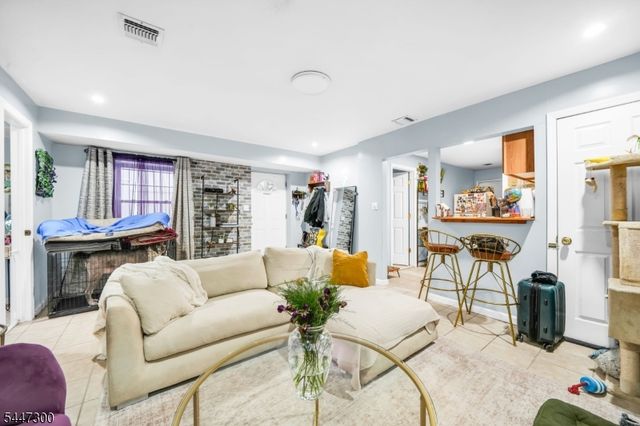 64 Brunswick St, Newark City, NJ 07114