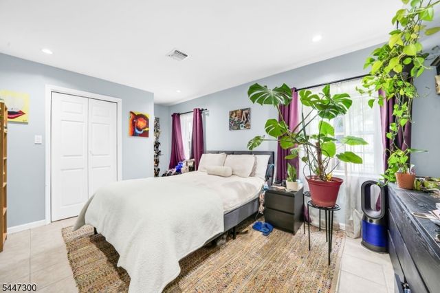 64 Brunswick St, Newark City, NJ 07114