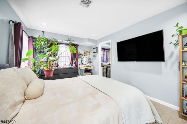 64 Brunswick St, Newark City, NJ 07114