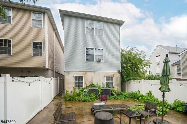 64 Brunswick St, Newark City, NJ 07114
