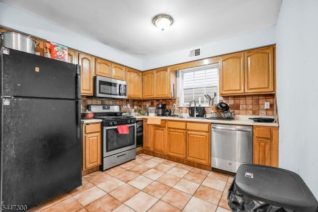 64 Brunswick St, Newark City, NJ 07114