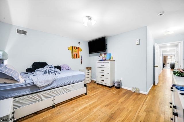 64 Brunswick St, Newark City, NJ 07114