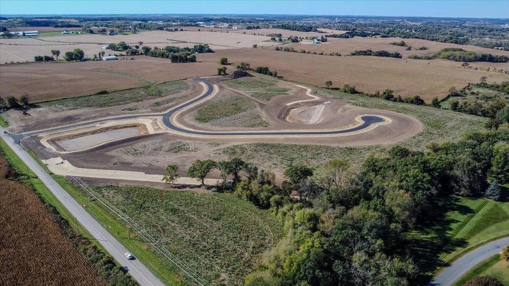 Unit 2 Pine Club Lane, Verona, WI 53597