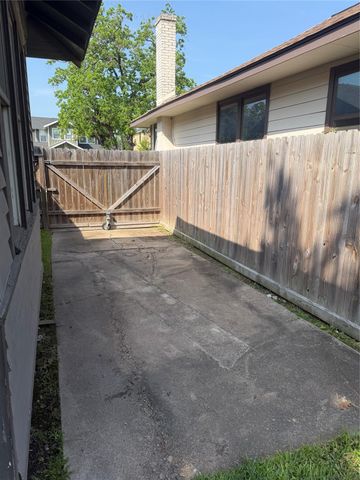 4530 Walker Street, Houston, TX 77023