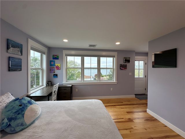 68 Albert Street, Portsmouth, RI 02871
