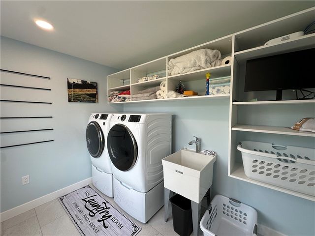 68 Albert Street, Portsmouth, RI 02871