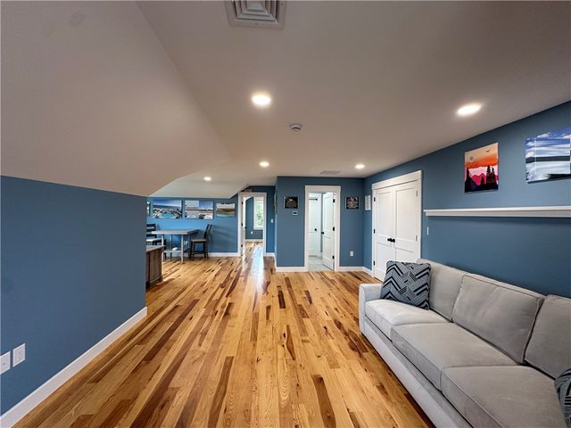 68 Albert Street, Portsmouth, RI 02871