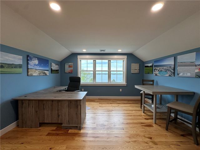 68 Albert Street, Portsmouth, RI 02871