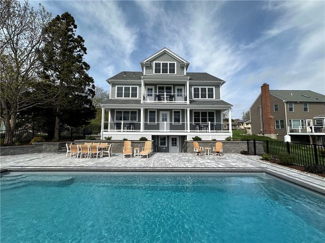 68 Albert Street, Portsmouth, RI 02871