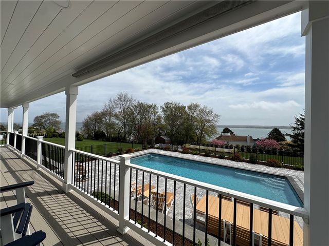 68 Albert Street, Portsmouth, RI 02871