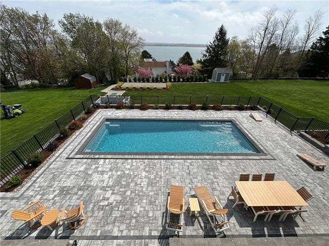 68 Albert Street, Portsmouth, RI 02871