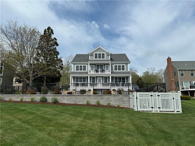 68 Albert Street, Portsmouth, RI 02871