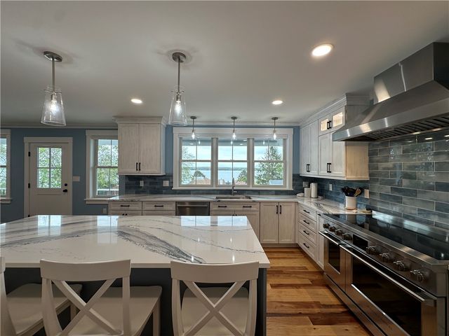 68 Albert Street, Portsmouth, RI 02871