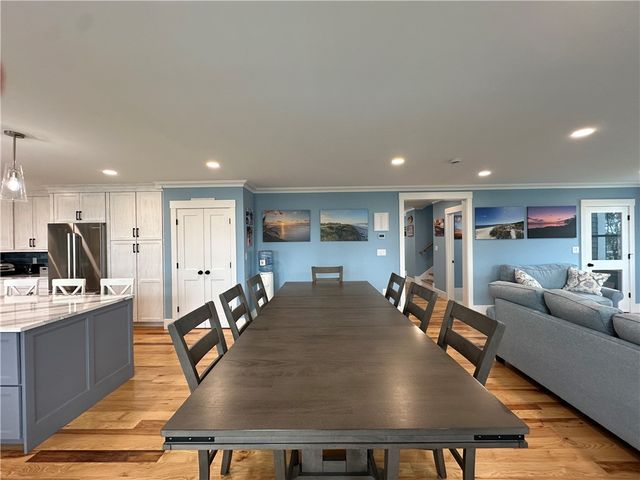 68 Albert Street, Portsmouth, RI 02871