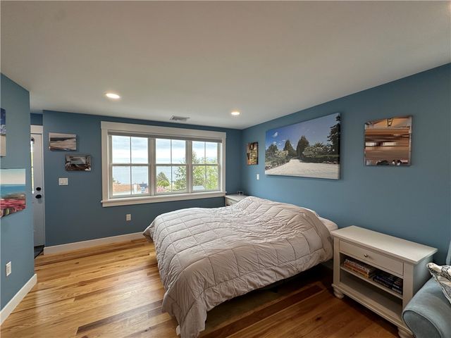 68 Albert Street, Portsmouth, RI 02871