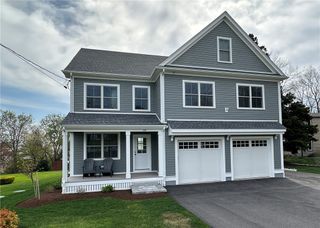 68 Albert Street, Portsmouth, RI 02871