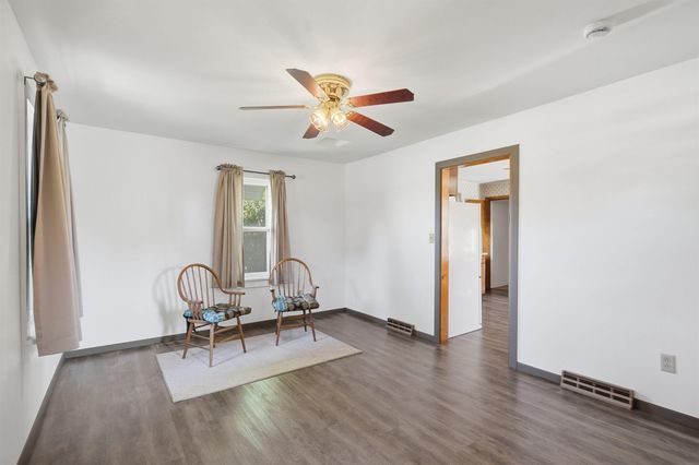 628 W Superior Street, Clarksville, IA 50619