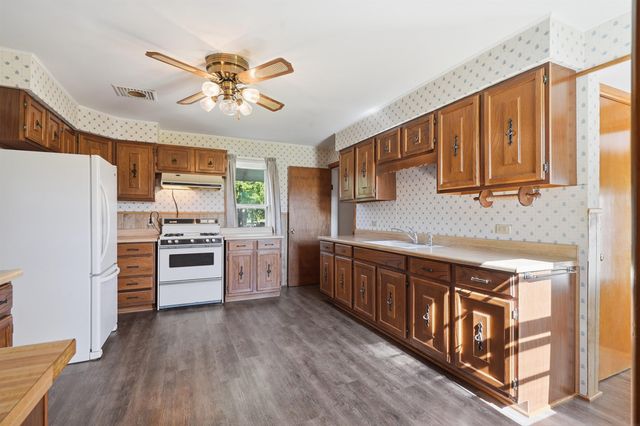 628 W Superior Street, Clarksville, IA 50619