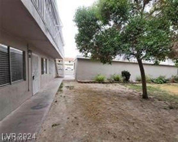 304 Orland Street 39, Las Vegas, NV 89107