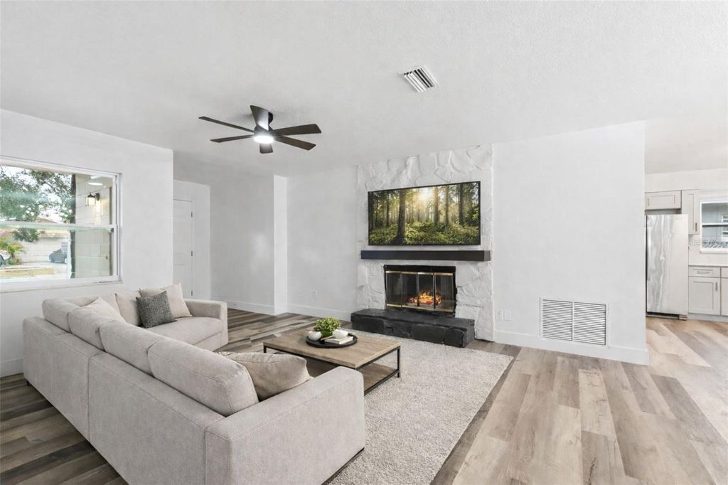 Image 3 of property listing at 6680 99TH AVENUE N, Pinellas Park, FL 33782