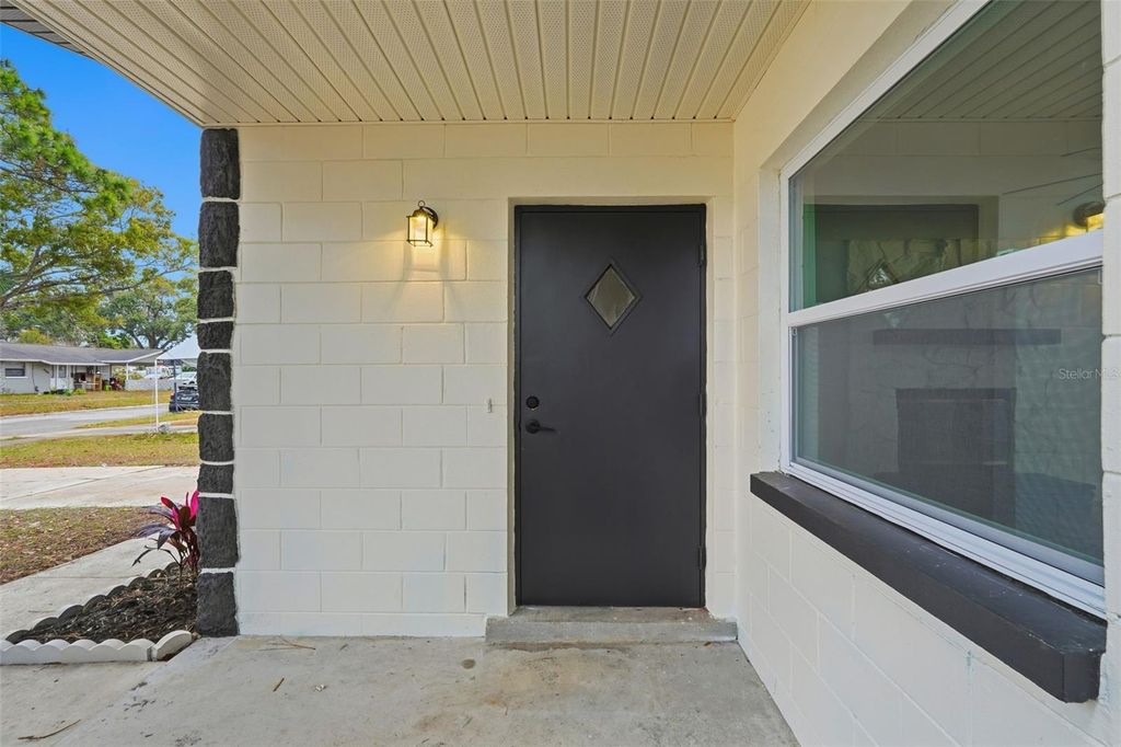 Image 10 of property listing at 6680 99TH AVENUE N, Pinellas Park, FL 33782