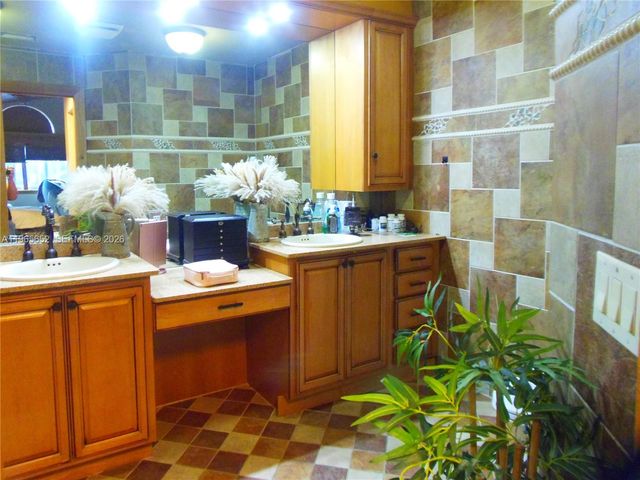 2608 NW 79th Ave, Margate, FL 33063