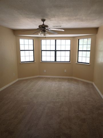 207 Spring Branch Drive, Red Oak, TX 75154