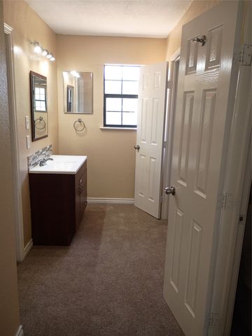 207 Spring Branch Drive, Red Oak, TX 75154