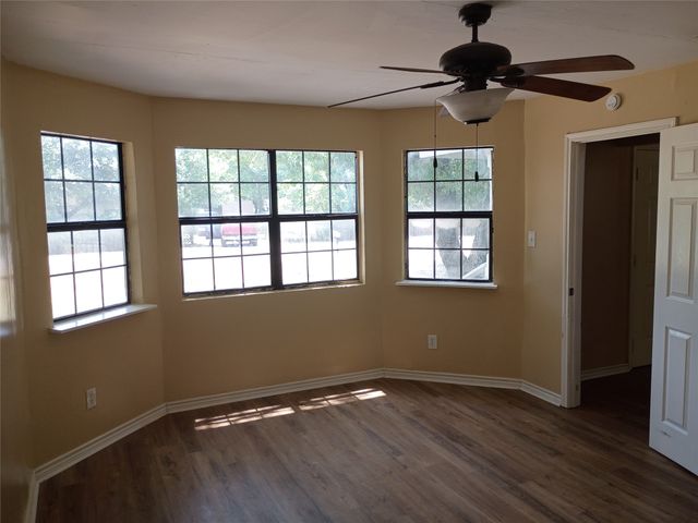 207 Spring Branch Drive, Red Oak, TX 75154